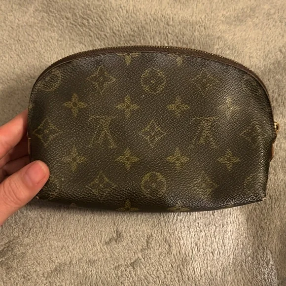 Louis Vuitton Cosmetic Case - Picture 2 of 9